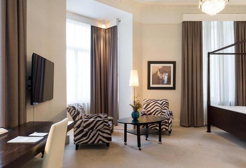 سوییت جونیور, Elite Hotel Knaust