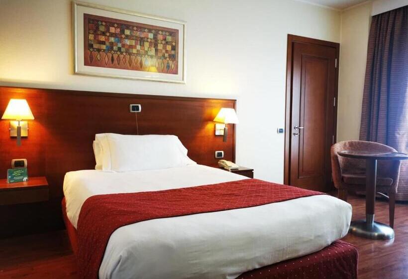 اتاق استاندارد با تخت دوبل برای معلولان, Holiday Inn Cagliari, An Ihg