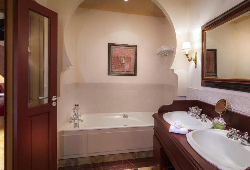 سوییت لوکس, Hôtel De Toiras