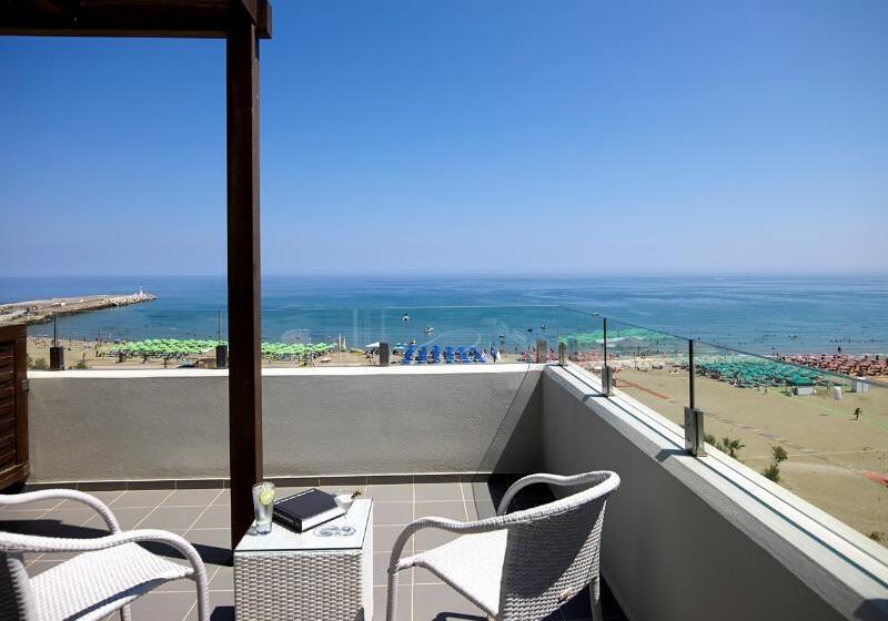 デラックススイート, Kriti Beach