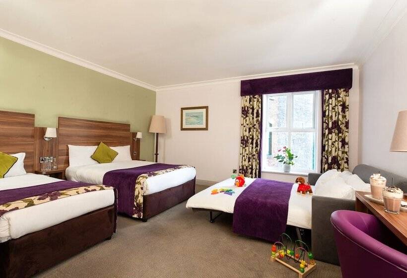 Chambre Familiale, Maldron  & Leisure Centre, Oranmore Galway