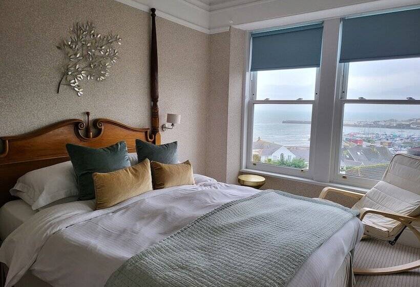 اتاق سوپریور, Penzance
