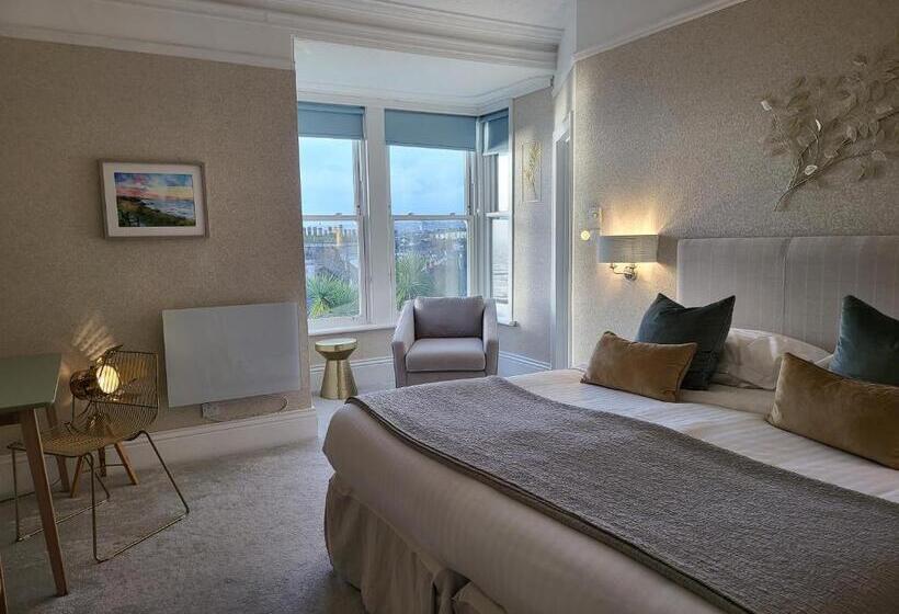 اتاق لوکس, Penzance