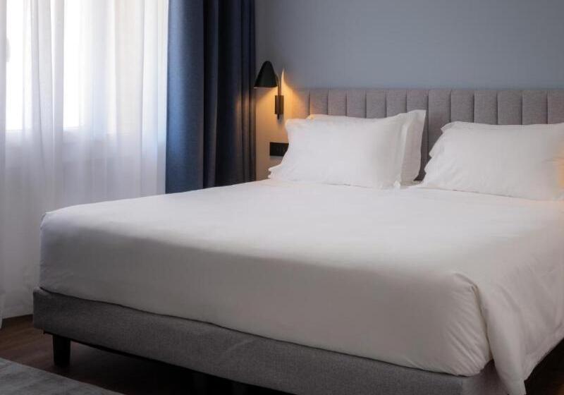 اتاق استاندارد سه نفره, The Foscarini