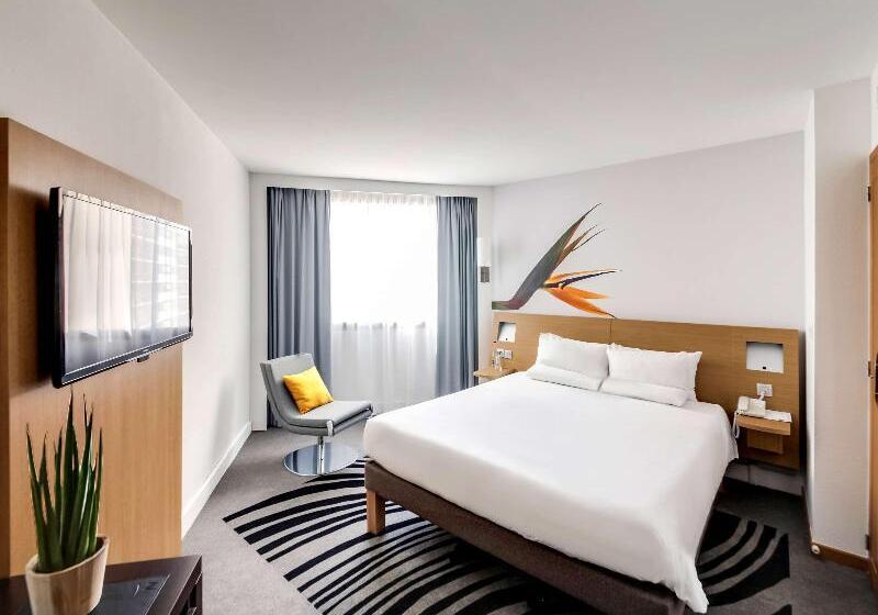 Chambre Supérieure, Novotel Paris Centre Gare Montparnasse