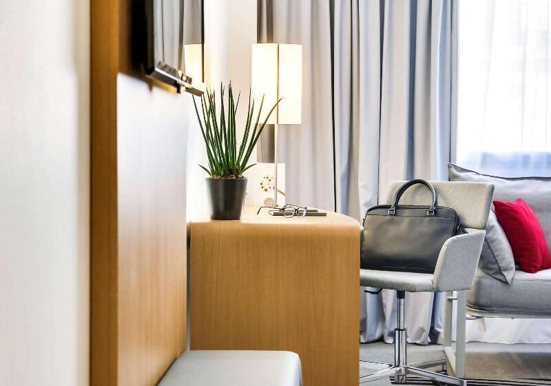 Chambre Supérieure, Novotel Paris Centre Gare Montparnasse