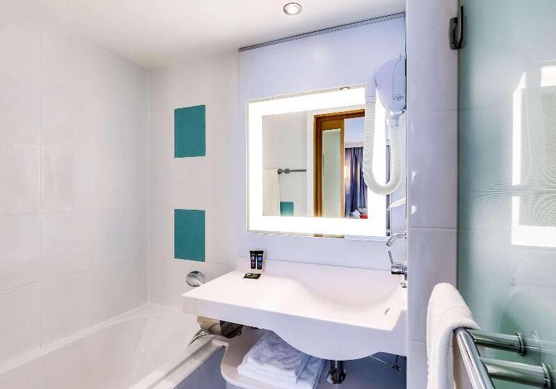 Chambre Supérieure, Novotel Paris Centre Gare Montparnasse