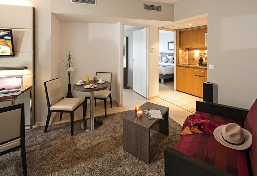 آپارتمان خانوادگی, Residhome Courbevoie La Défense