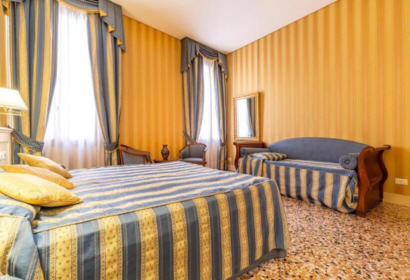اتاق لوکس با چشم‌انداز, Bella Venezia