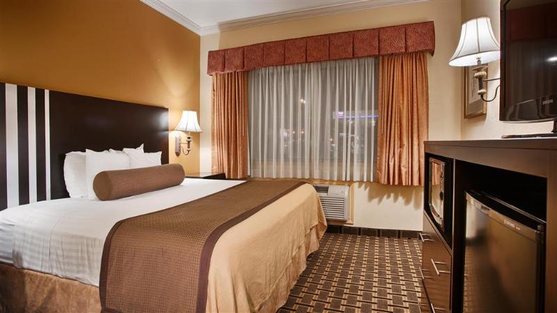 سوئیت با تخت بزرگ, Days Inn & Suites By Wyndham Sam Houston Tollway