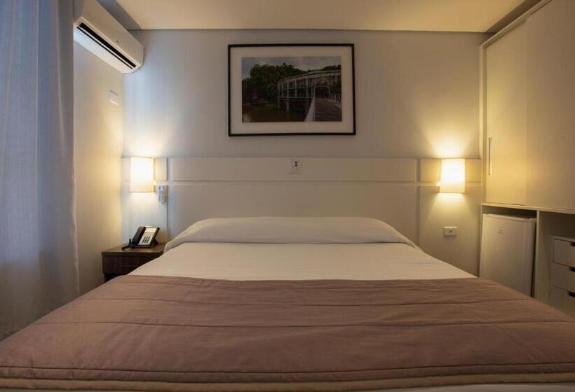 Standard Triple Room, Centro Europeu