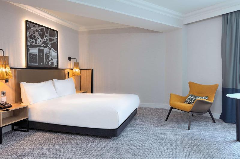 اتاق استاندارد با تخت دو نفره بزرگ برای معلولان, Doubletree By Hilton London Elstree