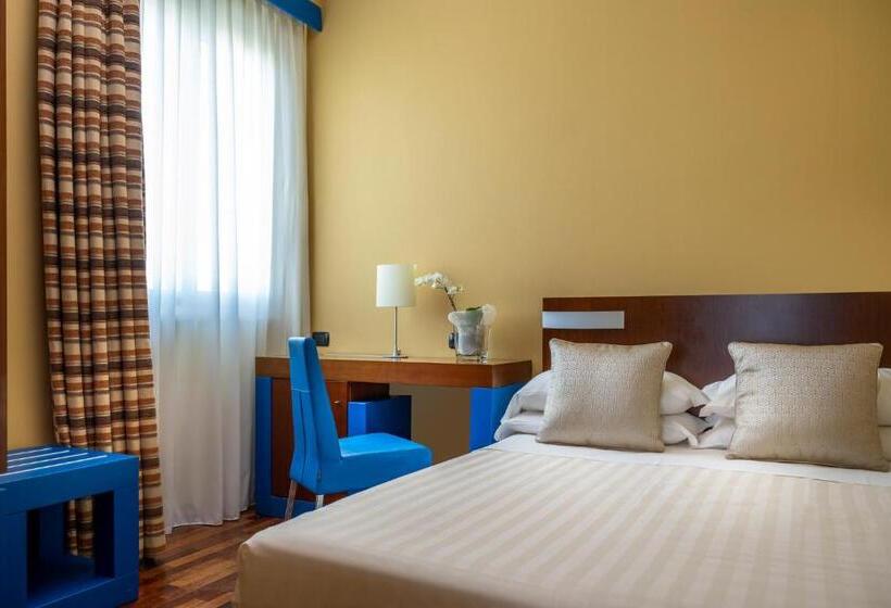 Comfort suite with sea view, Embassy & Boston