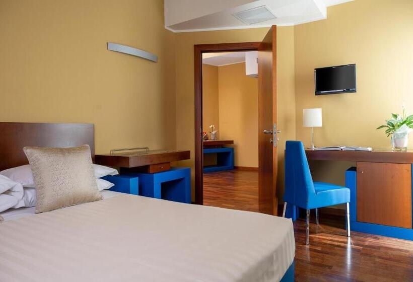 Comfort suite with sea view, Embassy & Boston