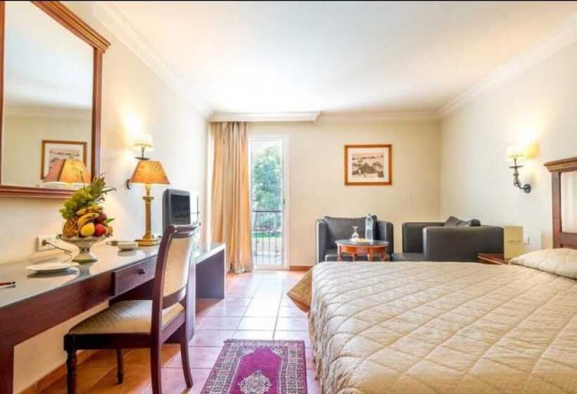 חדר סטנדרט, Farah Khouribga