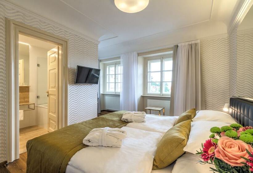 Deluxe Triple Room, Golden Star