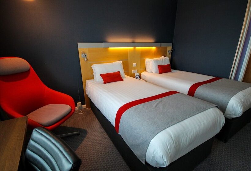 Standard Room Adapted for people with reduced mobility, Holiday Inn Express Doncaster