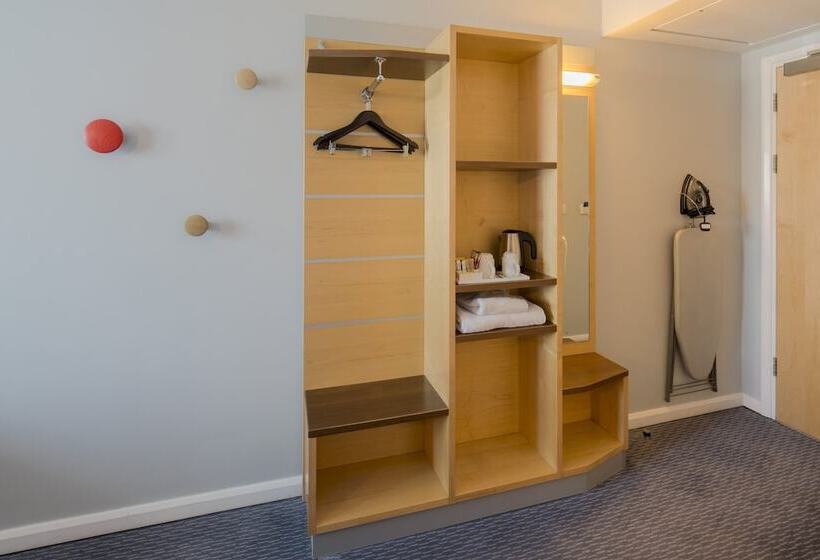 Standard Room Adapted for people with reduced mobility, Holiday Inn Express Doncaster