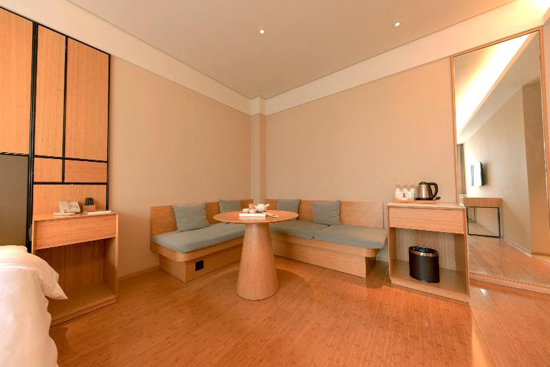 اتاق استاندارد چهار تخته با چشم‌انداز دریا, Oriental Hotel Okinawa Resort & Spa