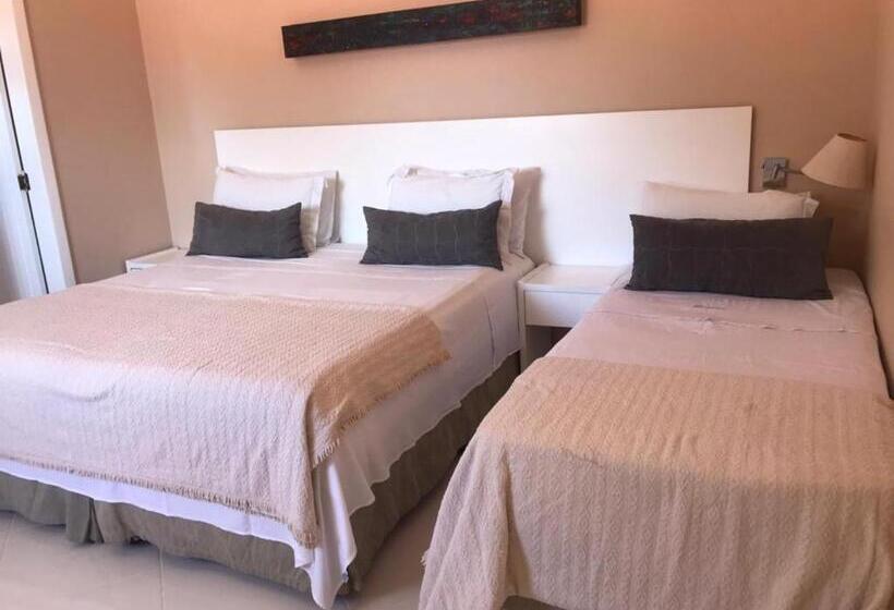 Standard Triple Room, Pousada Mareia