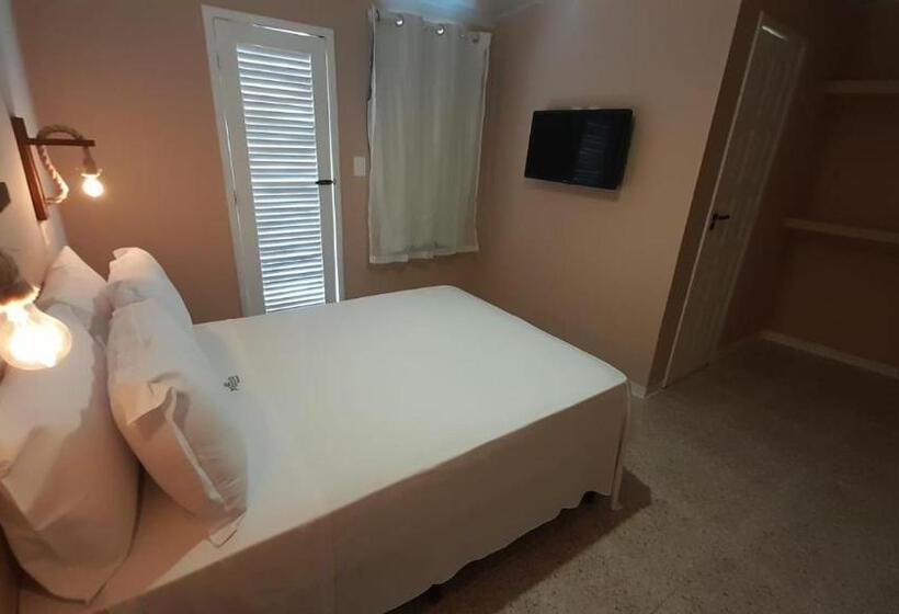 Standard Triple Room, Pousada Mareia