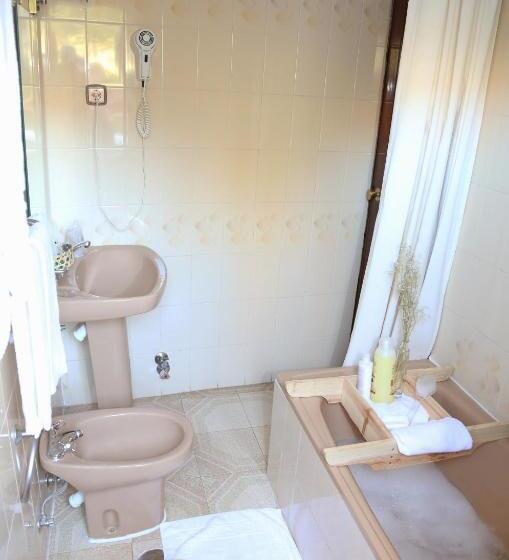 Standard Triple Room, Puerta Nazari