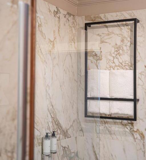 اتاق استاندارد با تخت بزرگ, Queen S Court Hotel & Residence