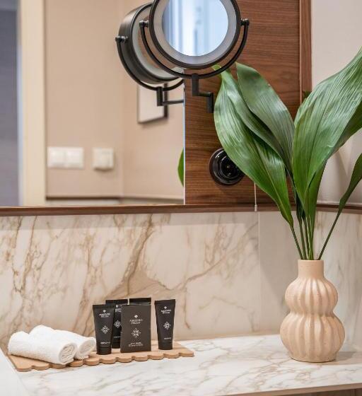 اتاق استاندارد با تخت بزرگ, Queen S Court Hotel & Residence