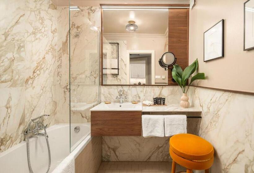 اتاق استاندارد با تخت بزرگ, Queen S Court Hotel & Residence