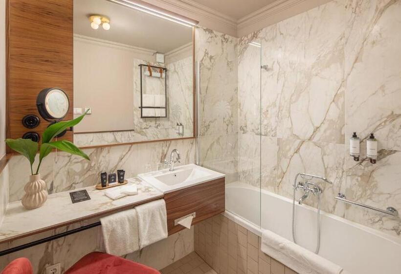 سوئیت خانواده 2 خوابه, Queen S Court Hotel & Residence
