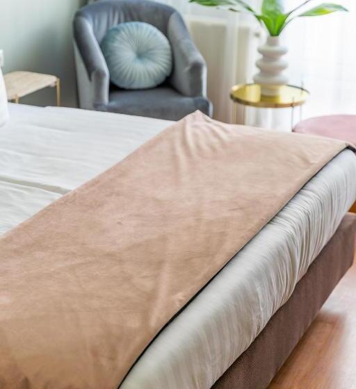 اتاق استاندارد با تخت بزرگ, Queen S Court Hotel & Residence