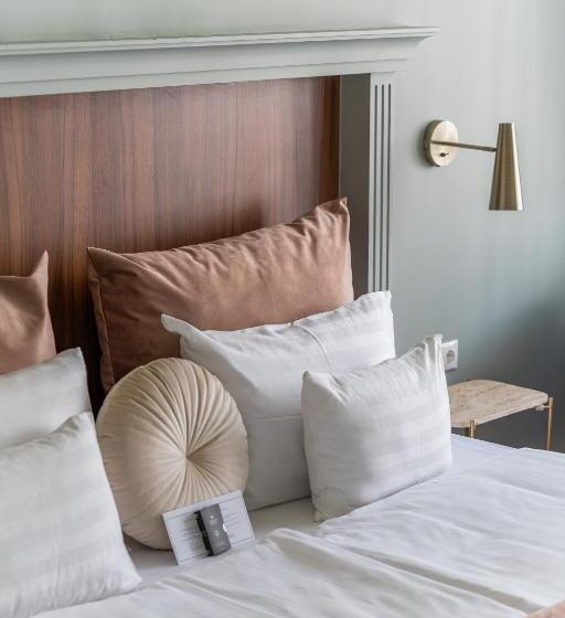 اتاق استاندارد با تخت بزرگ, Queen S Court Hotel & Residence
