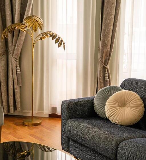 Deluxe Suite King Bed, Queen S Court Hotel & Residence