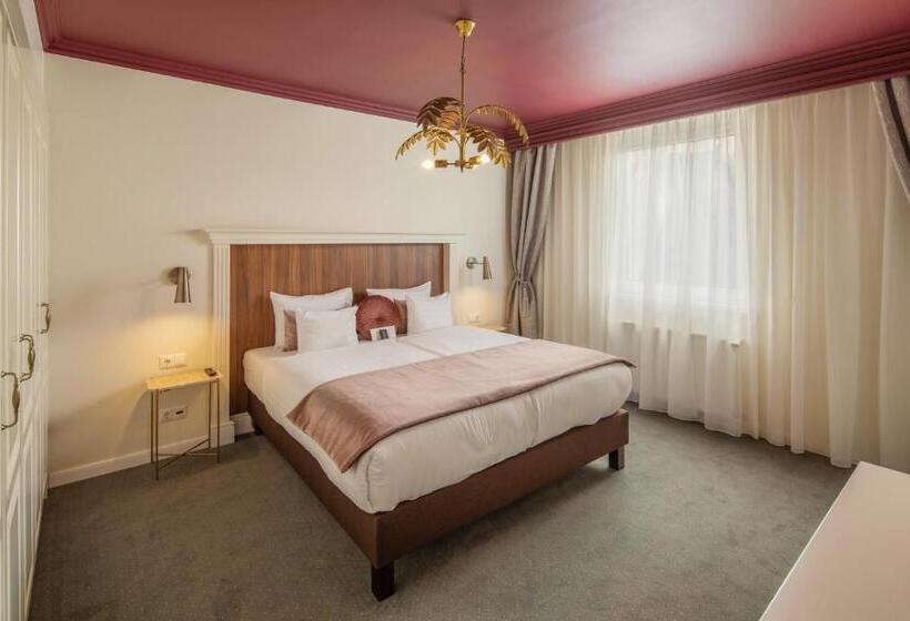 اتاق سوپریور سه تخته, Queen S Court Hotel & Residence