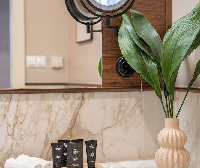 اتاق استاندارد با تخت بزرگ, Queen S Court Hotel & Residence