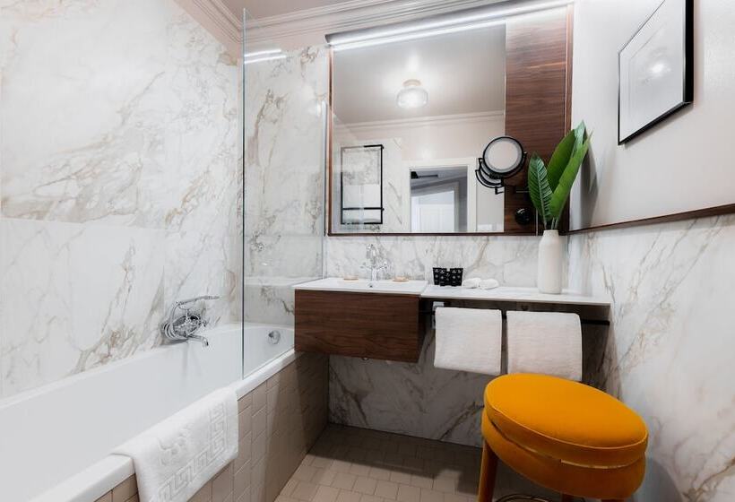 اتاق استاندارد با تخت بزرگ, Queen S Court Hotel & Residence