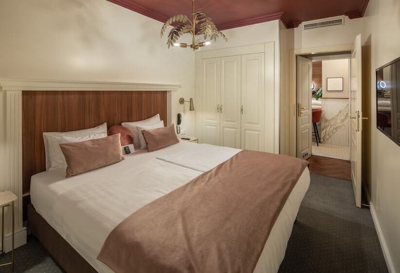 سوئیت خانواده 2 خوابه, Queen S Court Hotel & Residence