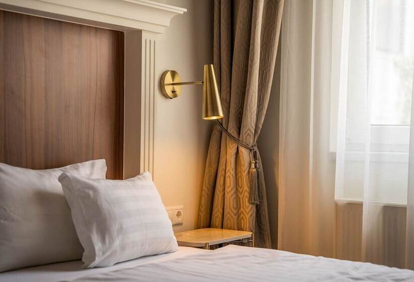 اتاق استاندارد با تخت بزرگ, Queen S Court Hotel & Residence