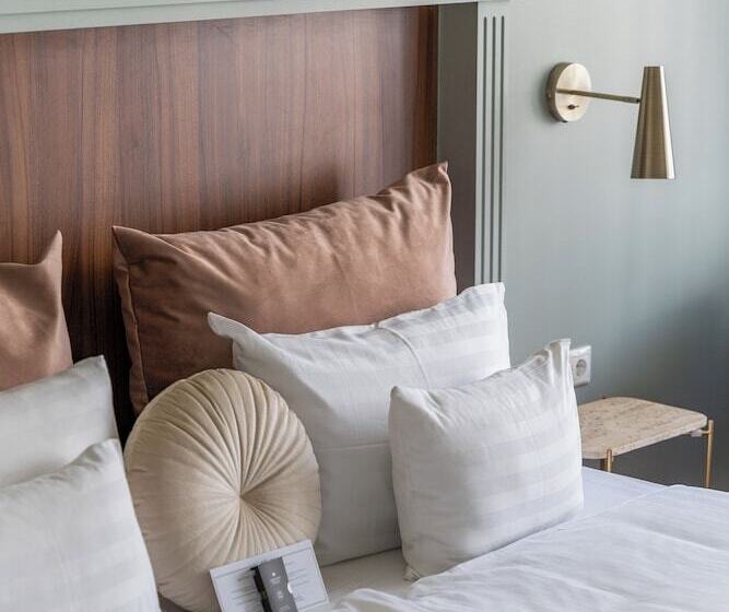 سوئیت خانواده 2 خوابه, Queen S Court Hotel & Residence
