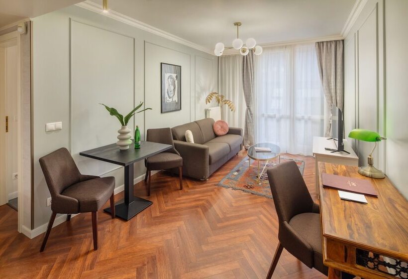 اتاق سوپریور سه تخته, Queen S Court Hotel & Residence