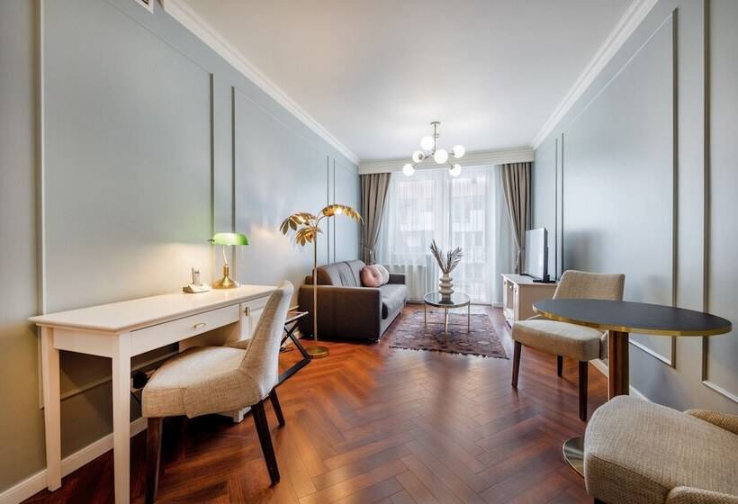 اتاق سوپریور سه تخته, Queen S Court Hotel & Residence