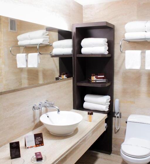 سوییت لوکس, Trinitarias Suites