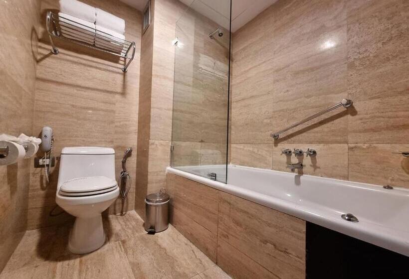 سوئیت پرزیدنت, Trinitarias Suites