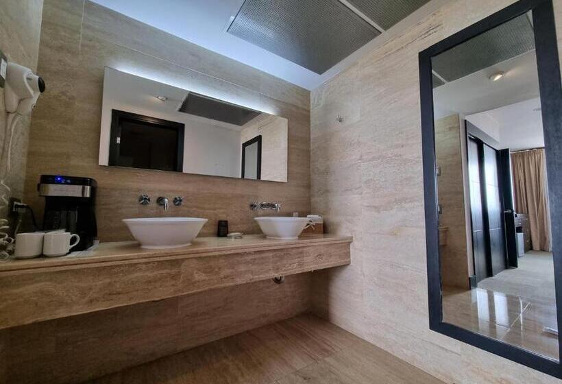 سوئیت پرزیدنت, Trinitarias Suites