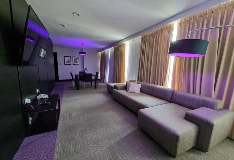 سوئیت پرزیدنت, Trinitarias Suites