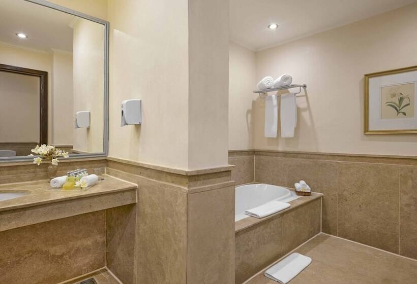 سوییت جونیور, Jaz Lamaya Resort