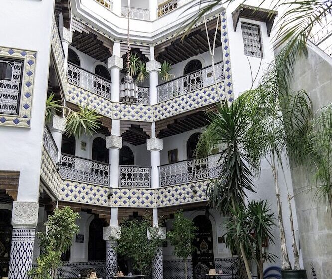 غرفة قياسية, Riad El Yacout