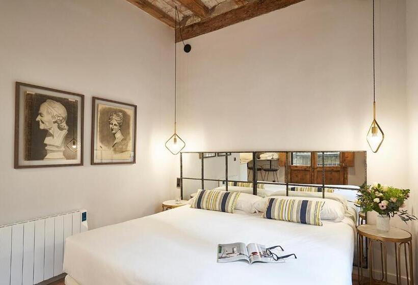 Studio Standard, Ainb Gothic Jaume I Apartments