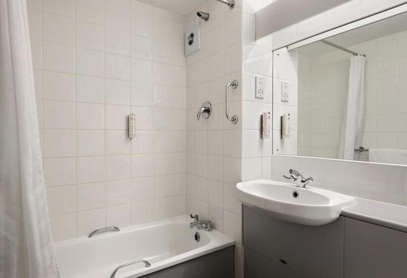 اتاق استاندارد, Days Inn Hotel Bradford   Leeds