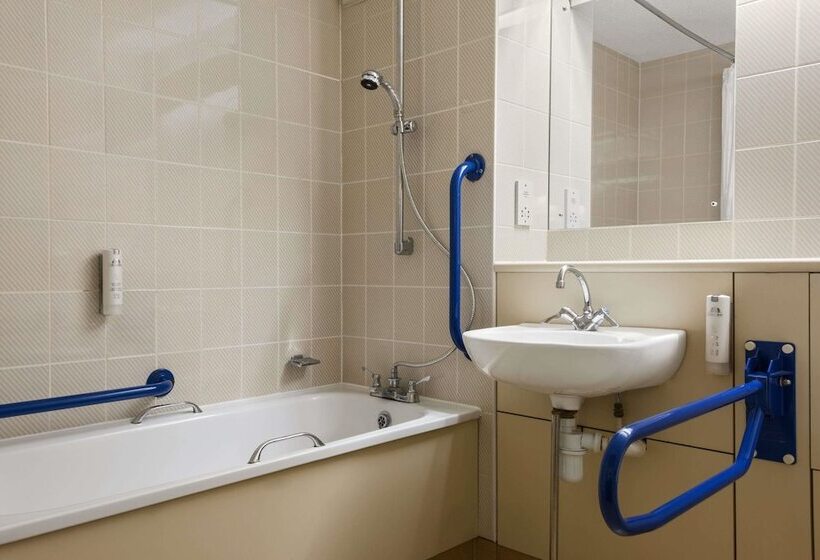 اتاق استاندارد برای معلولان, Days Inn Hotel Bradford   Leeds